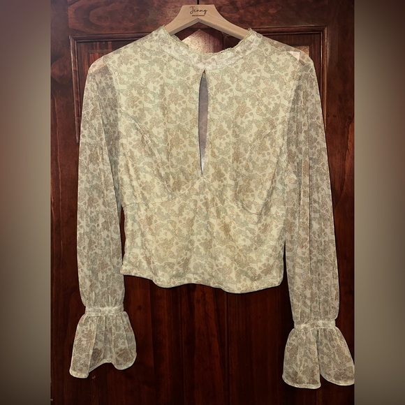 Mesh Keyhole Top - Picture 4 of 6